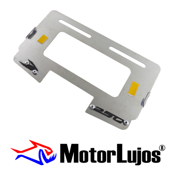 Portaplaca Cromo  "DOMINAR 250 Traga Luz" + 3D NEGRO - Imagen 2